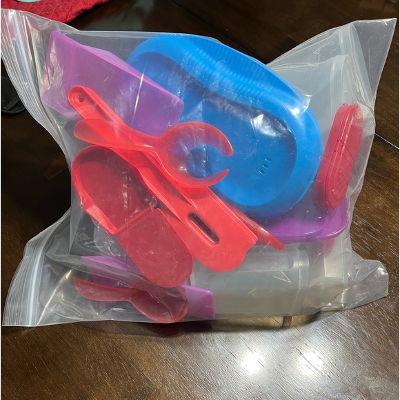 An assortment of vintage Tupperware products that have never been used ! - Picture 2 of 4